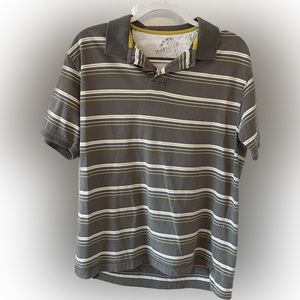 Wrangler Men’s Short Sleeve Collard Shirt. Size M. Color Grey.